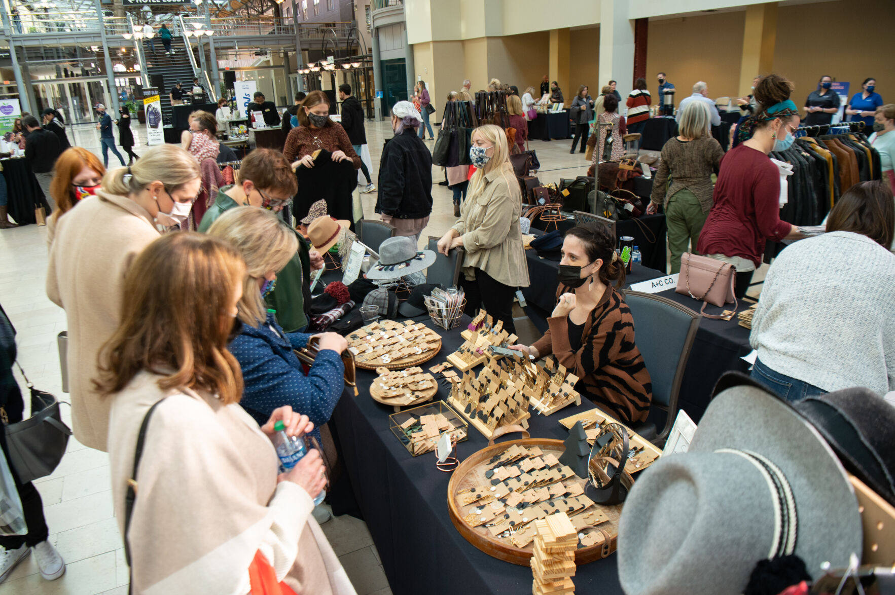 Holiday Pop & Shop at Union Station